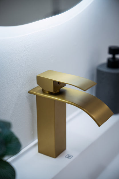 BALI matte white integrated sink and countertop detail