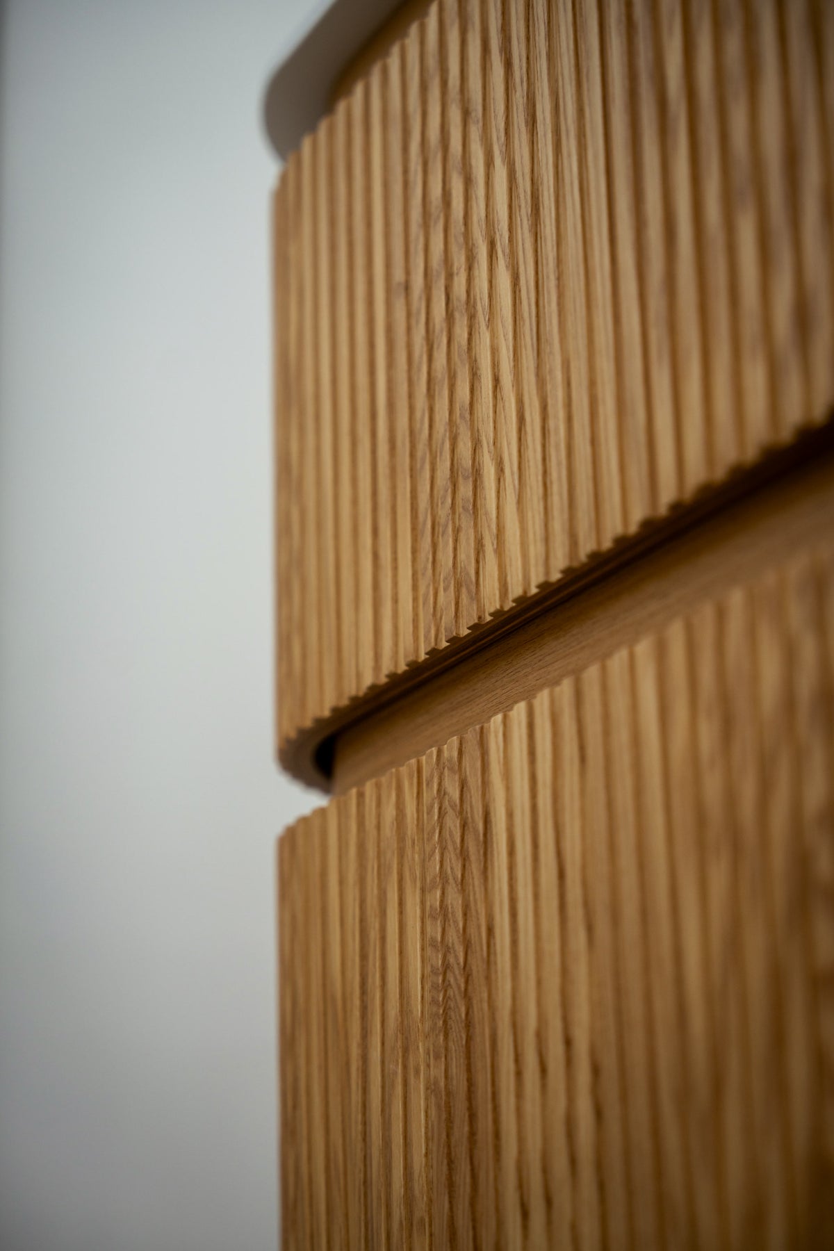 TULUM fluted solid wood natural oak detail