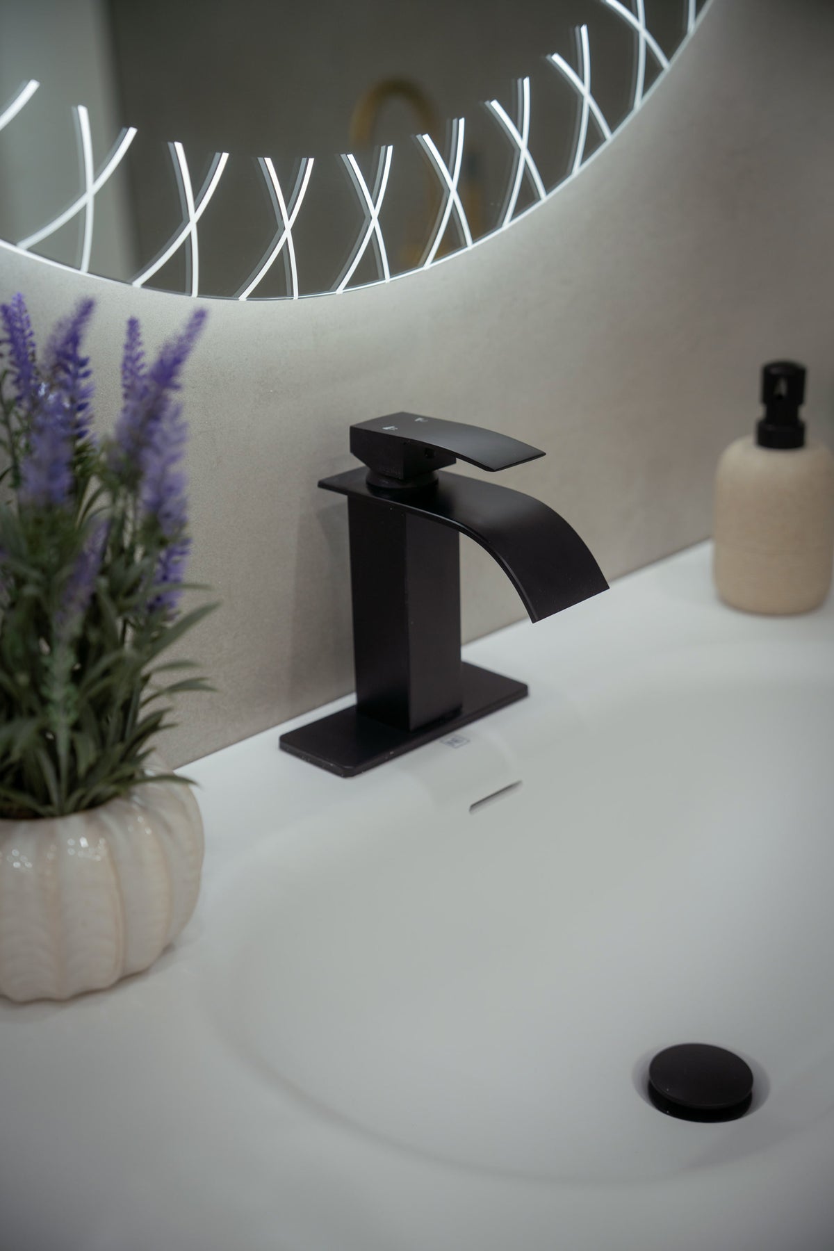VEGAS white vanity countertop and integrated basin detail